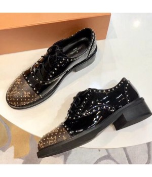Louis Vuitton Studded Monogram/Patent Leather Socialite Flat Trichelieu 2018 (GD1054-8121538 )