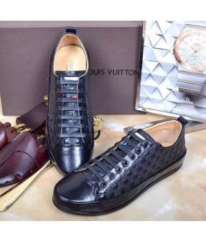 Louis Vuttion Black Patent Calfskin Flat Shoes For Men with Embossing 2016 (DH-010835 )