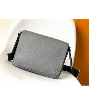 Louis Vuitton Bags Men LV Messenger bag M60831 26X20X7cm WP