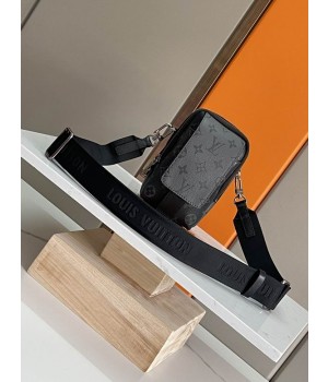 Louis Vuitton Bags Men LV Messenger bag M81321 11X18X8cm XM