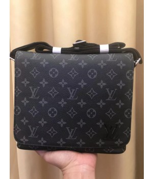 Louis Vuitton Bags Men LV Messenger bag V12290 25X23X7cm WP