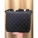 Louis Vuitton Bags Men LV Messenger bag V12290 25X23X7cm WP