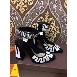 Louis Vuttion Heartbeat Pump in Black (SZ2027-030632 )