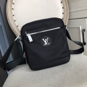 Louis Vuitton Bags Men LV Messenger bag 98129-3 22X25X7.5cm WP