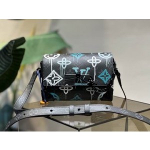 Louis Vuitton Bags Men LV Messenger bag M81783 18X11X6.5cm XM