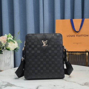Louis Vuitton Bags Men LV Messenger bag WME1 25X27X4